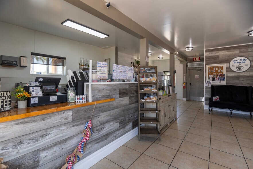 More Photos Of 950 Calimesa Blvd, Calimesa Freestanding For Sale