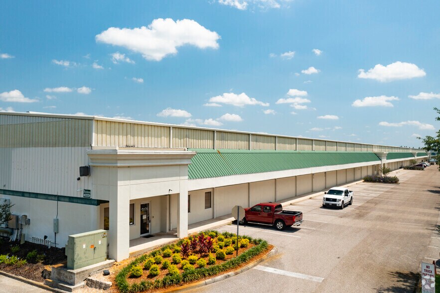 More Photos Of 5001 Gateway Blvd, Lakeland Unknown For Lease