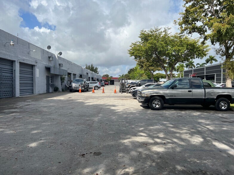 More Photos Of 1341-1359 NW 88th Ave, Miami Warehouse For Sale