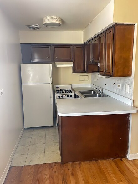 More Photos Of 2629 N Hampden Ct, Chicago Apartments For Sale
