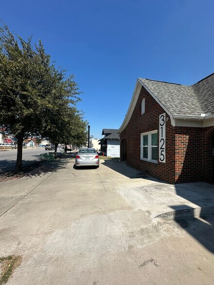 More Photos Of 3125 Hemphill St, Fort Worth Office For Sale
