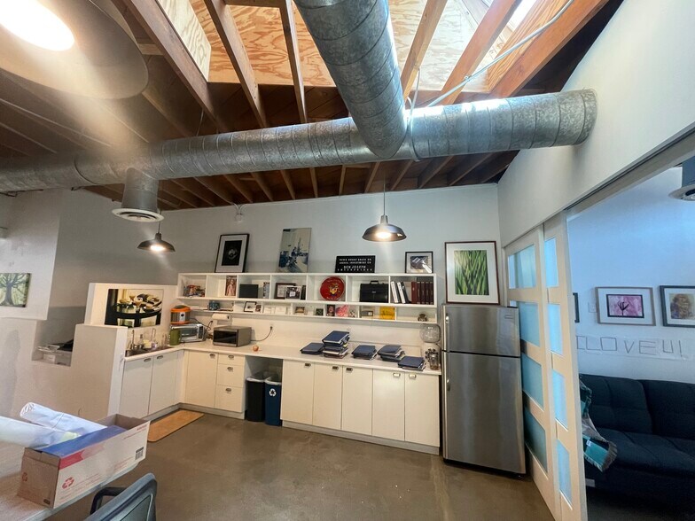 More Photos Of 1733-1737 Abbot Kinney Blvd, Venice Storefront Retail Office For Lease