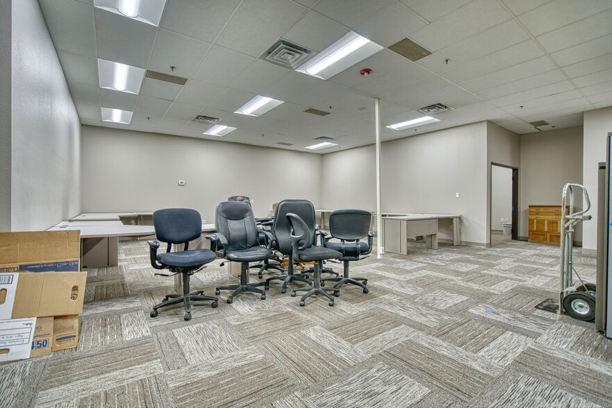 More Photos Of 105 S Sunset St, Longmont Light Manufacturing For Lease