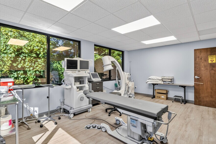 More Photos Of 160 Prosperous Pl, Lexington Medical For Sale