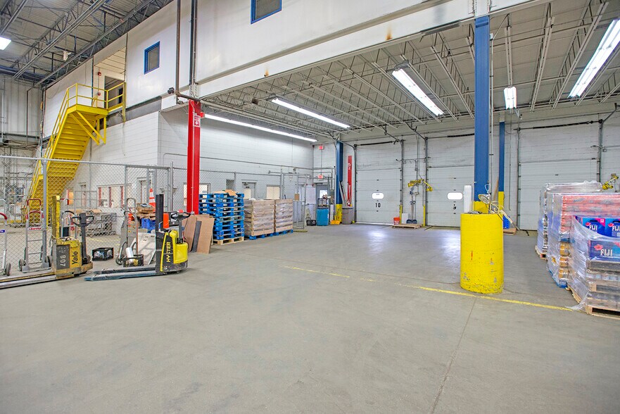 More Photos Of 570 Cottage St, Springfield Warehouse For Lease