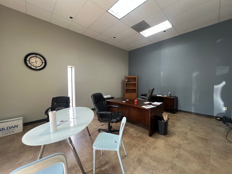 More Photos Of 3910 Osage St, Houston Service For Lease