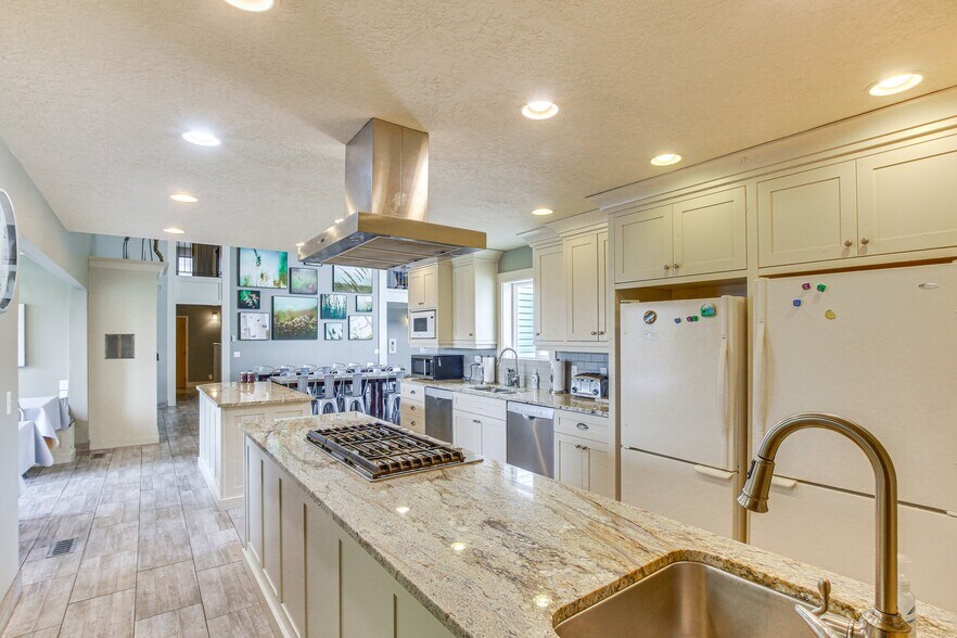 More Photos Of 40 Christa Circle cir, Garden City Specialty For Sale
