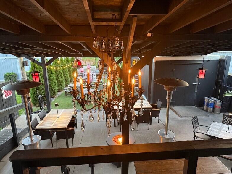 More Photos Of 709 W Main St, Madison General Retail For Sale