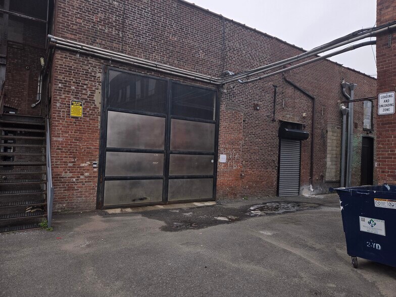 More Photos Of 43 9th St, Brooklyn Warehouse For Lease