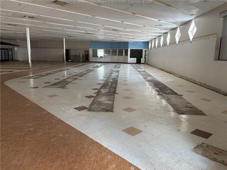 More Photos Of 173 Main St, Clay Drugstore For Lease