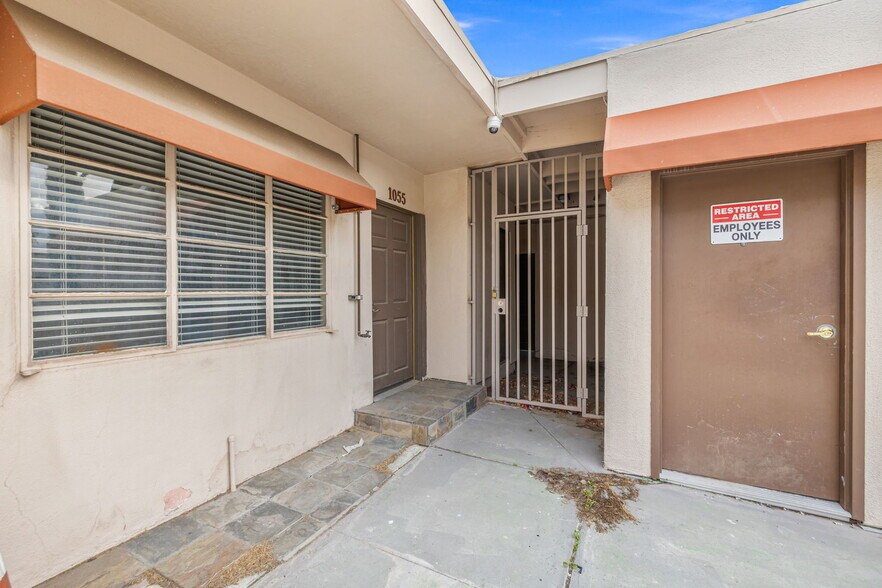 More Photos Of 1059-1063 N Palm Canyon Dr, Palm Springs Storefront For Sale