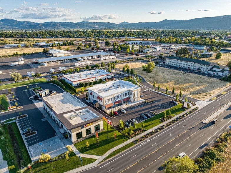 More Photos Of 4801 Biddle Rd, Central Point Office For Lease