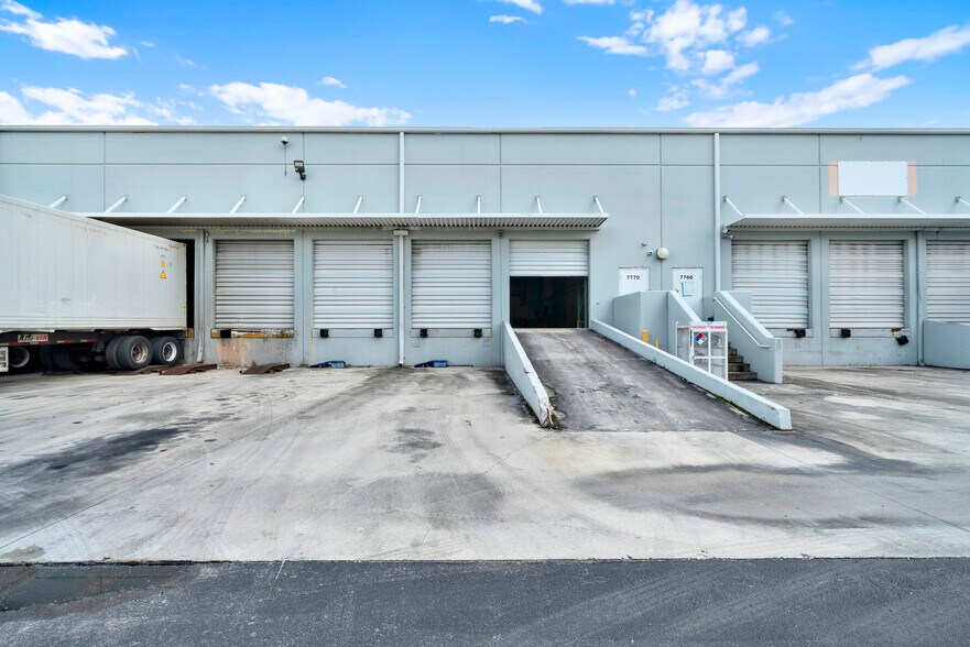 More Photos Of 7860 NW 46th St, Doral Distribution For Lease