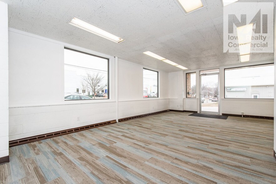 More Photos Of 115 30th Street Dr SE, Cedar Rapids Freestanding For Lease