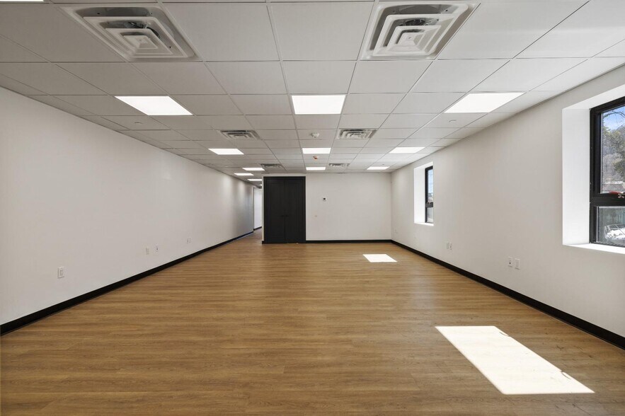 More Photos Of 6-12 Hoover Ave, Haverstraw Warehouse For Lease