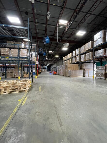 More Photos Of 8040 Bayberry Rd, Jacksonville Unknown For Lease