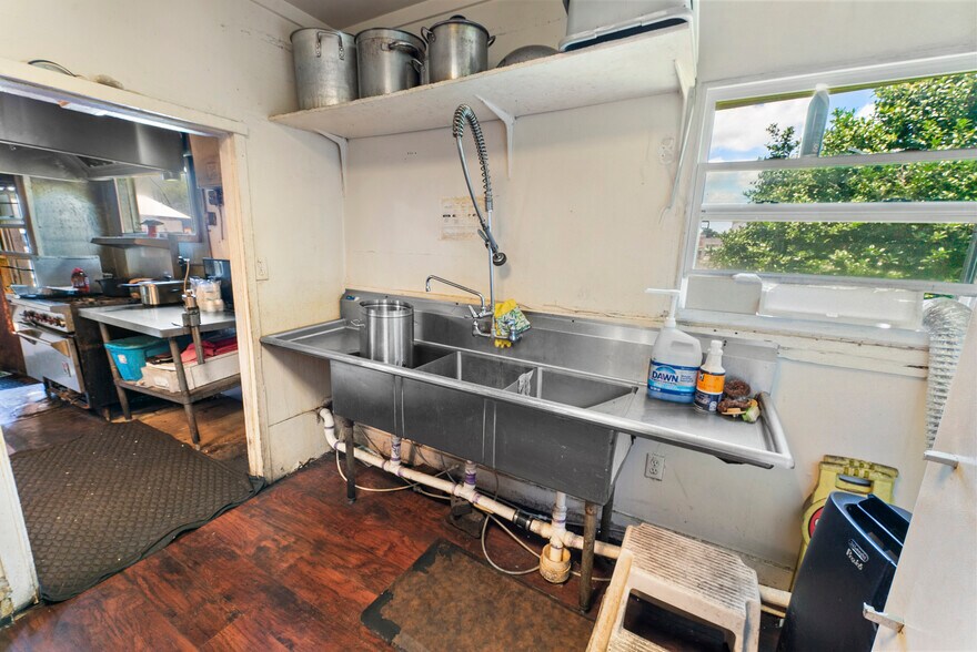 More Photos Of 4118 Augusta Rd, Savannah Freestanding For Sale