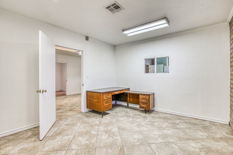 More Photos Of 6208 Doniphan Dr, El Paso Land For Lease