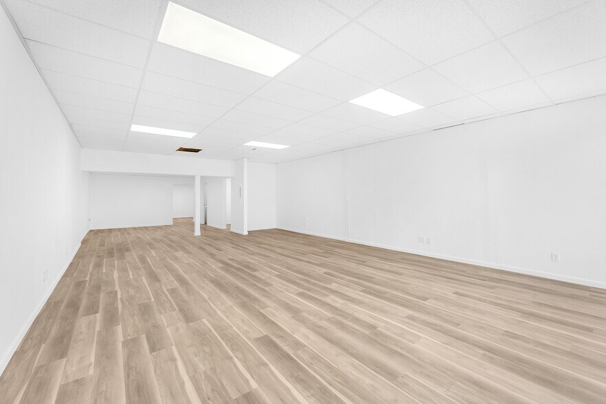 More Photos Of 1420-1422 NE 163rd St, North Miami Beach General Retail For Sale