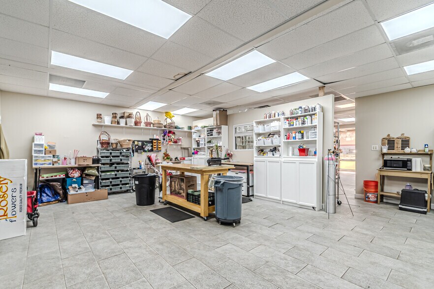 More Photos Of 16522-16536 Park Row, Houston Light Distribution For Lease