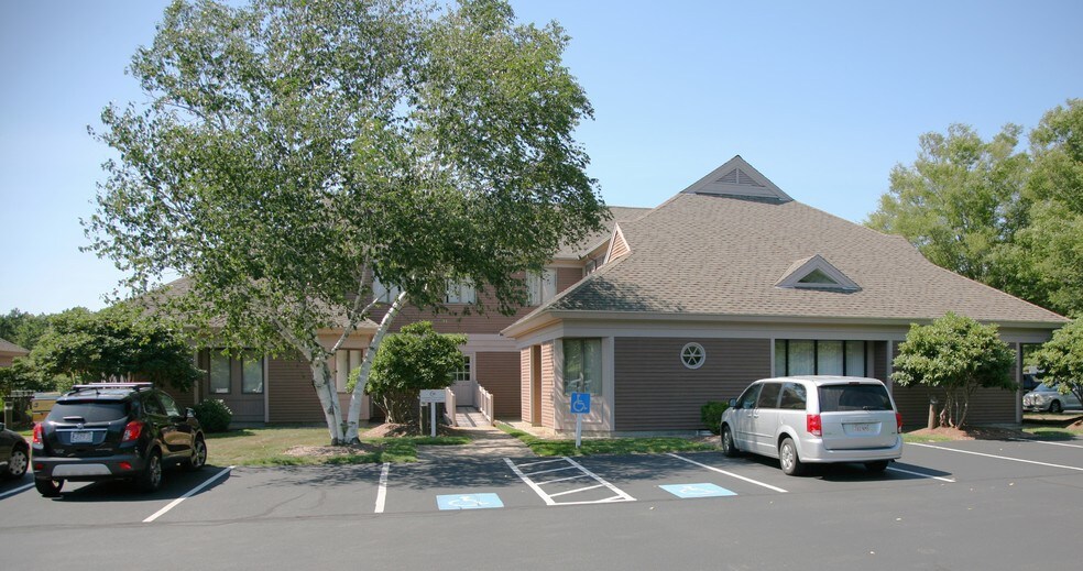 More Photos Of 133 Falmouth Rd, Mashpee Medical For Lease