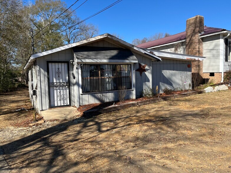 More Photos Of 1300 Delaware Ave, Mccomb Light Distribution For Sale