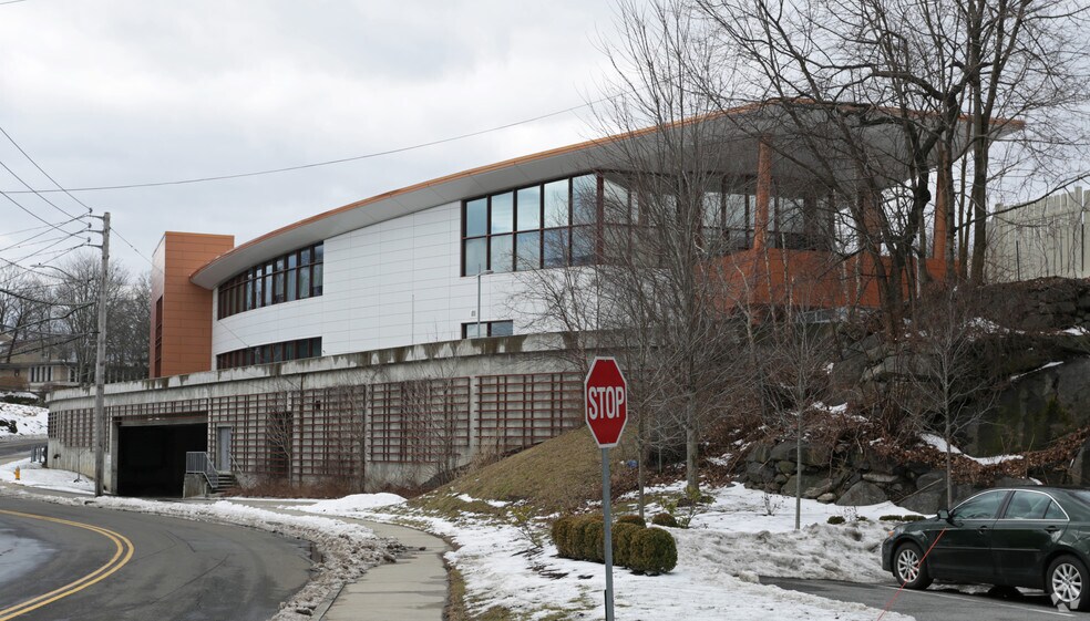 More Photos Of 644 W Putnam Ave, Greenwich Medical For Lease