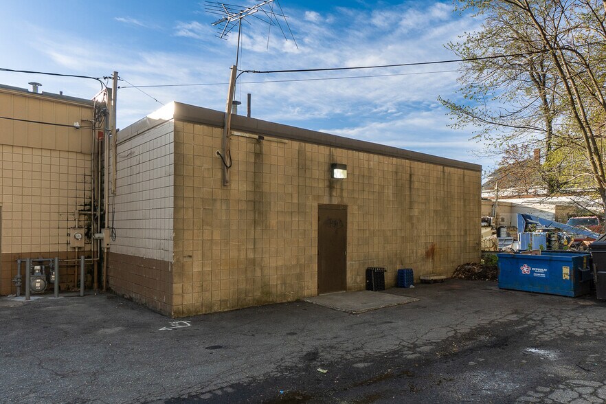More Photos Of 158 Main St, Leominster Convenience Store For Lease