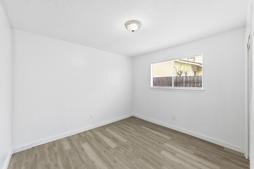 More Photos Of 5619 Jacaranda Dr, Austin Multifamily For Sale