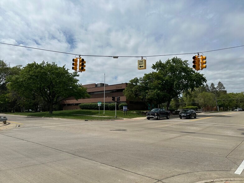 More Photos Of 33900 Schoolcraft Rd, Livonia Serviced Offices For Lease