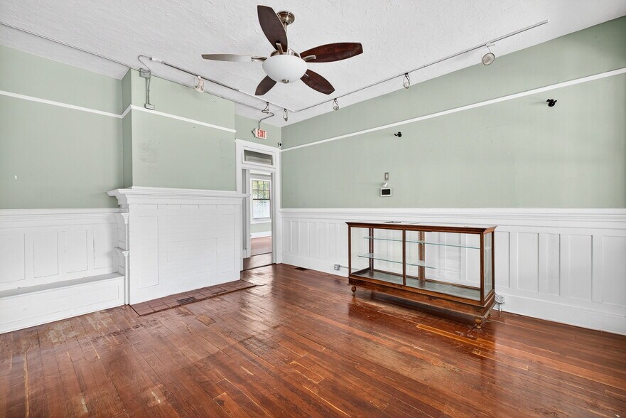 More Photos Of 1793 Fowler St, Fort Myers Freestanding For Sale