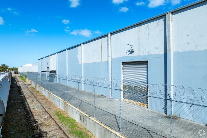 More Photos Of 1195 N Gertrude Ave, Stockton Warehouse For Sale