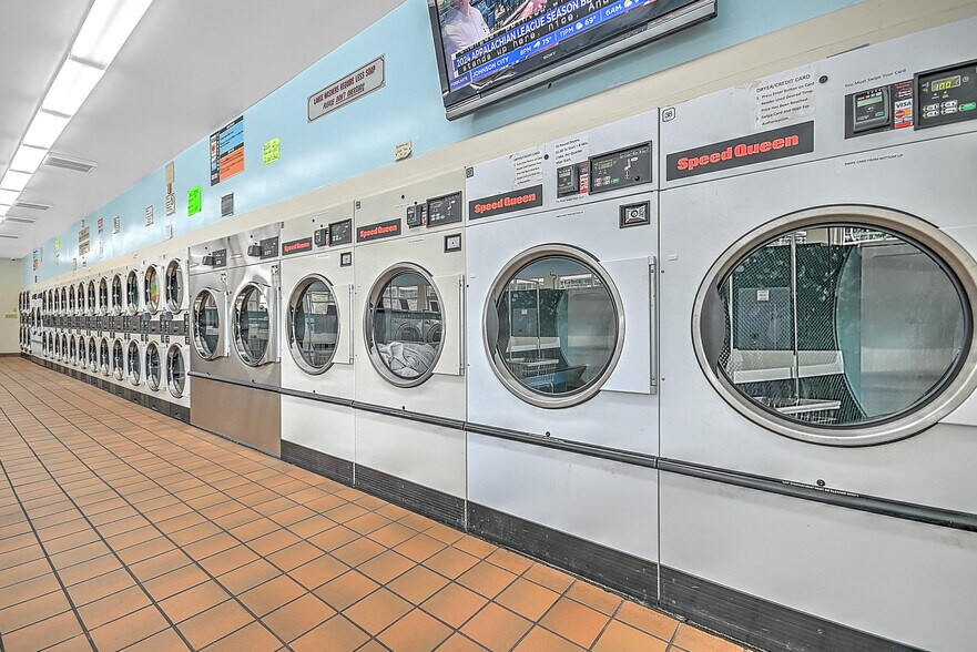 More Photos Of 245 Gate City Hwy, Bristol General Retail For Sale