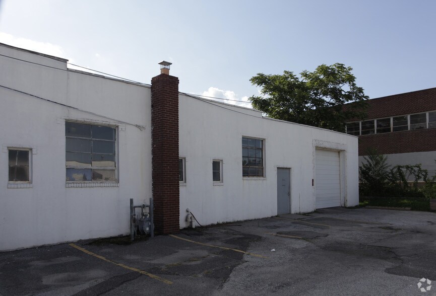 More Photos Of 4 Commercial St, Hicksville Manufacturing For Lease