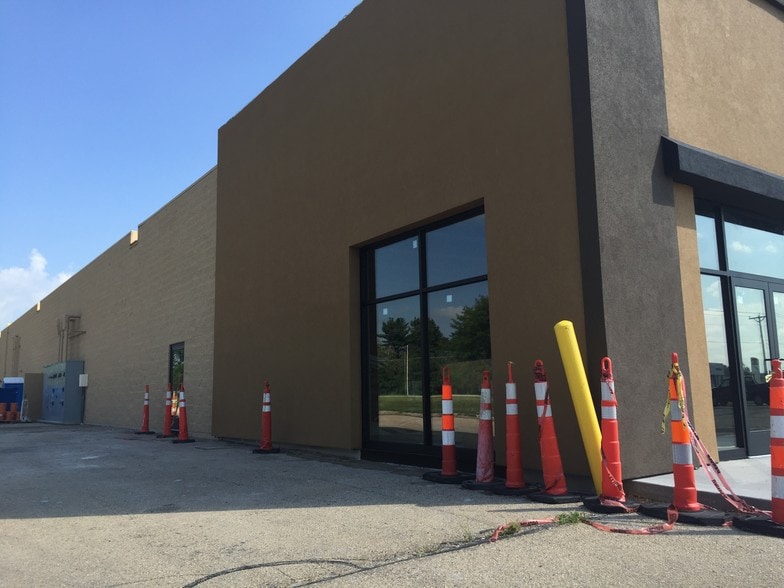 More Photos Of 2808-2900 S 25th St, Clinton Unknown For Lease