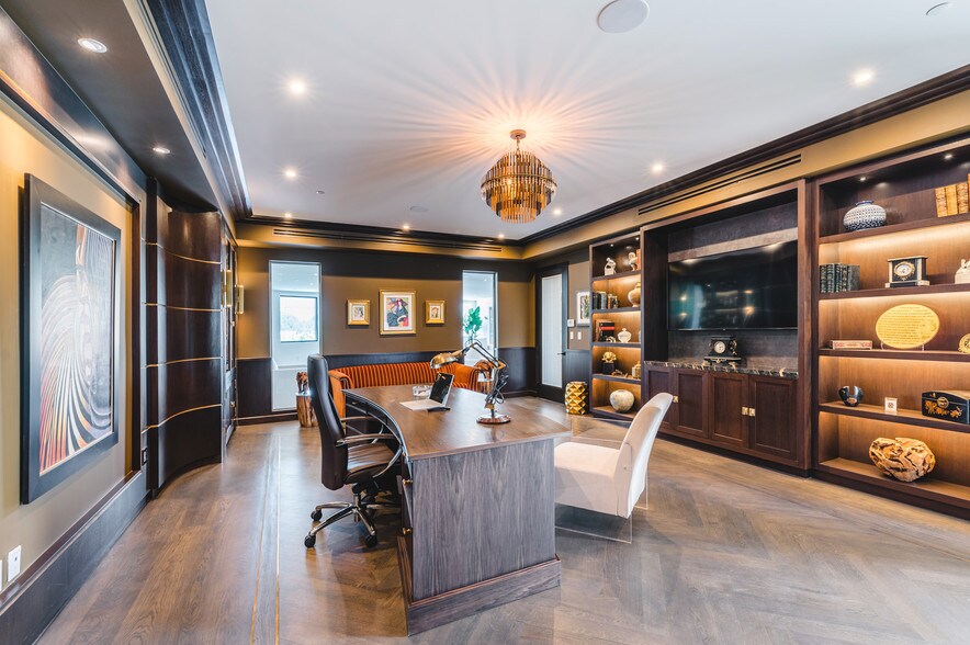 More Photos Of 2211 W Burbank Blvd, Burbank Office For Sale