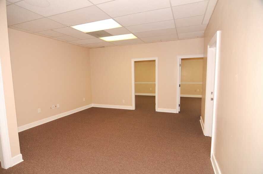 More Photos Of 103 Springfield Center Dr, Woodstock Office For Lease