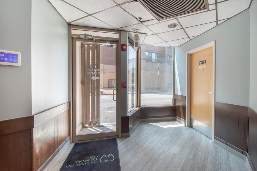 More Photos Of 300 N Charles St, Baltimore Apartments For Lease