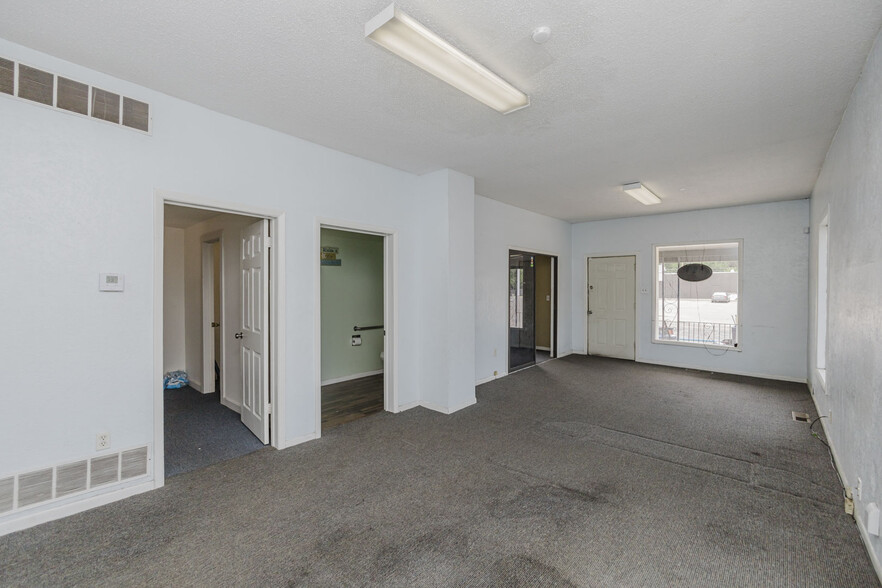 More Photos Of 2013 S Broadway St, Wichita Auto Dealership For Sale