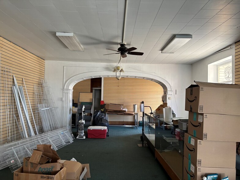 More Photos Of 122 N Market St, Waverly Storefront For Sale