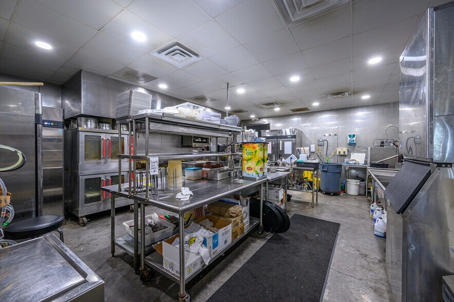 More Photos Of 1721 S Armstrong Ave, Denison Restaurant For Sale