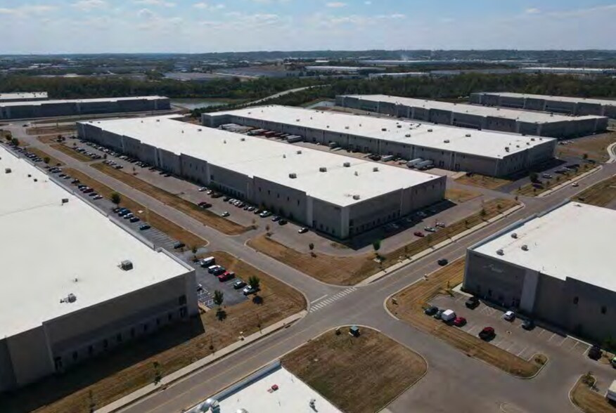 More Photos Of 8531 Trade Center Dr, West Chester Distribution For Lease