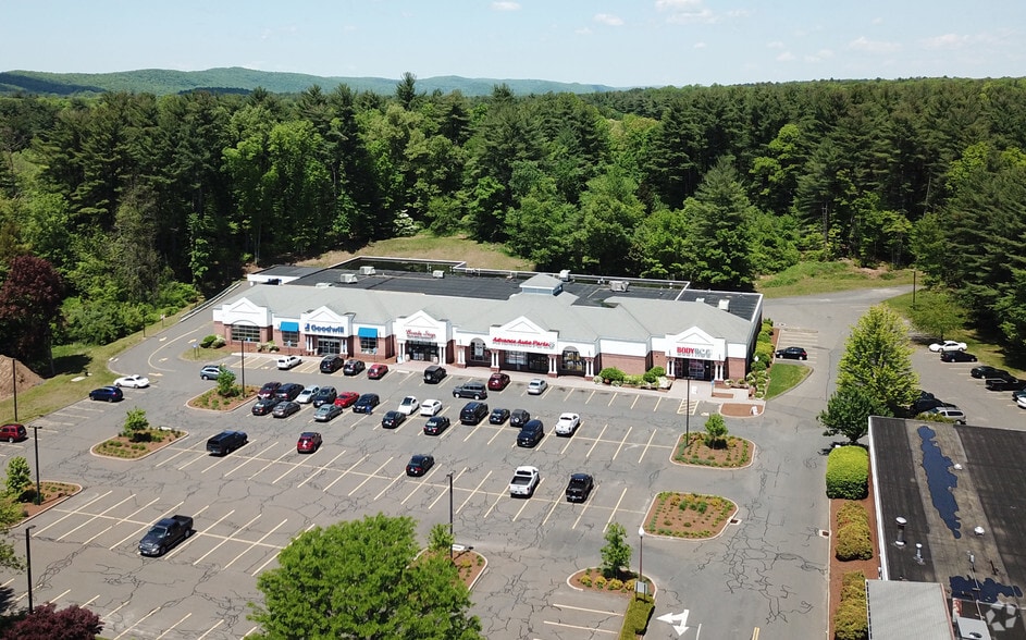 More Photos Of 260 W Main St, Avon Freestanding For Lease