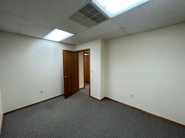 More Photos Of 1820 Post Rd, Plover Storefront Retail Office For Lease