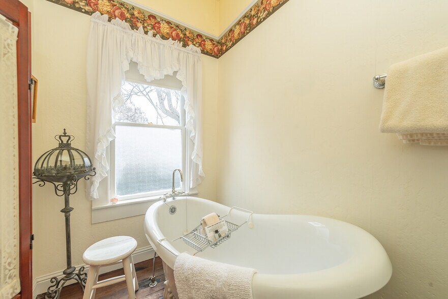 More Photos Of 481 Main St, Weaverville Hotel For Sale