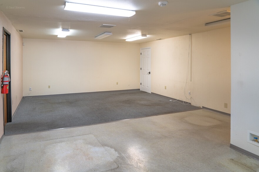 More Photos Of 815-817 N Central Ave, Medford Storefront For Lease