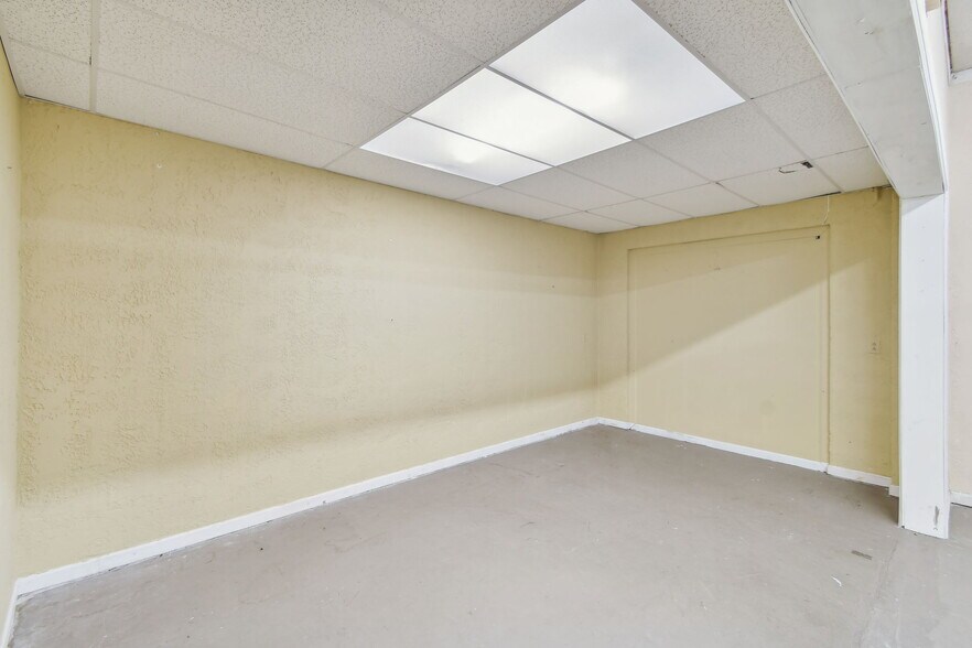 More Photos Of 1956 Kingsley Ave, Orange Park General Retail For Sale