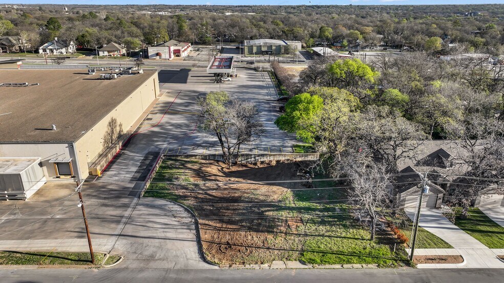 More Photos Of 514 W Oak St, Weatherford Land For Sale