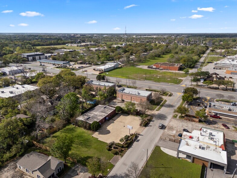 More Photos Of 125 E Galveston St, League City Freestanding For Sale
