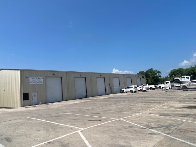 More Photos Of 12519 US-287 BUS, Fort Worth Warehouse For Lease